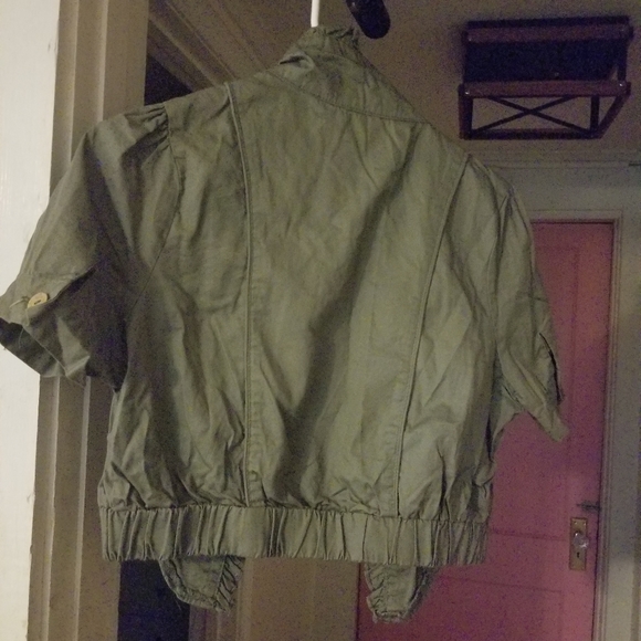 Last Kiss Crop Shirt - Picture 2 of 4